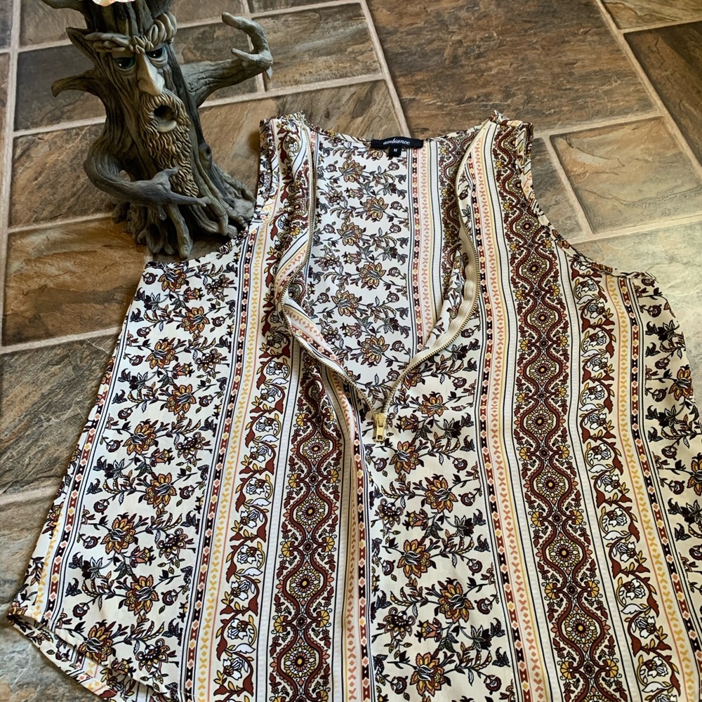 Women’s cute top by Ambiance